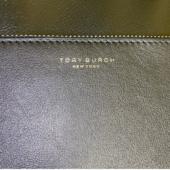 Tory Burch Block T medium pouch - Picture 3 of 4